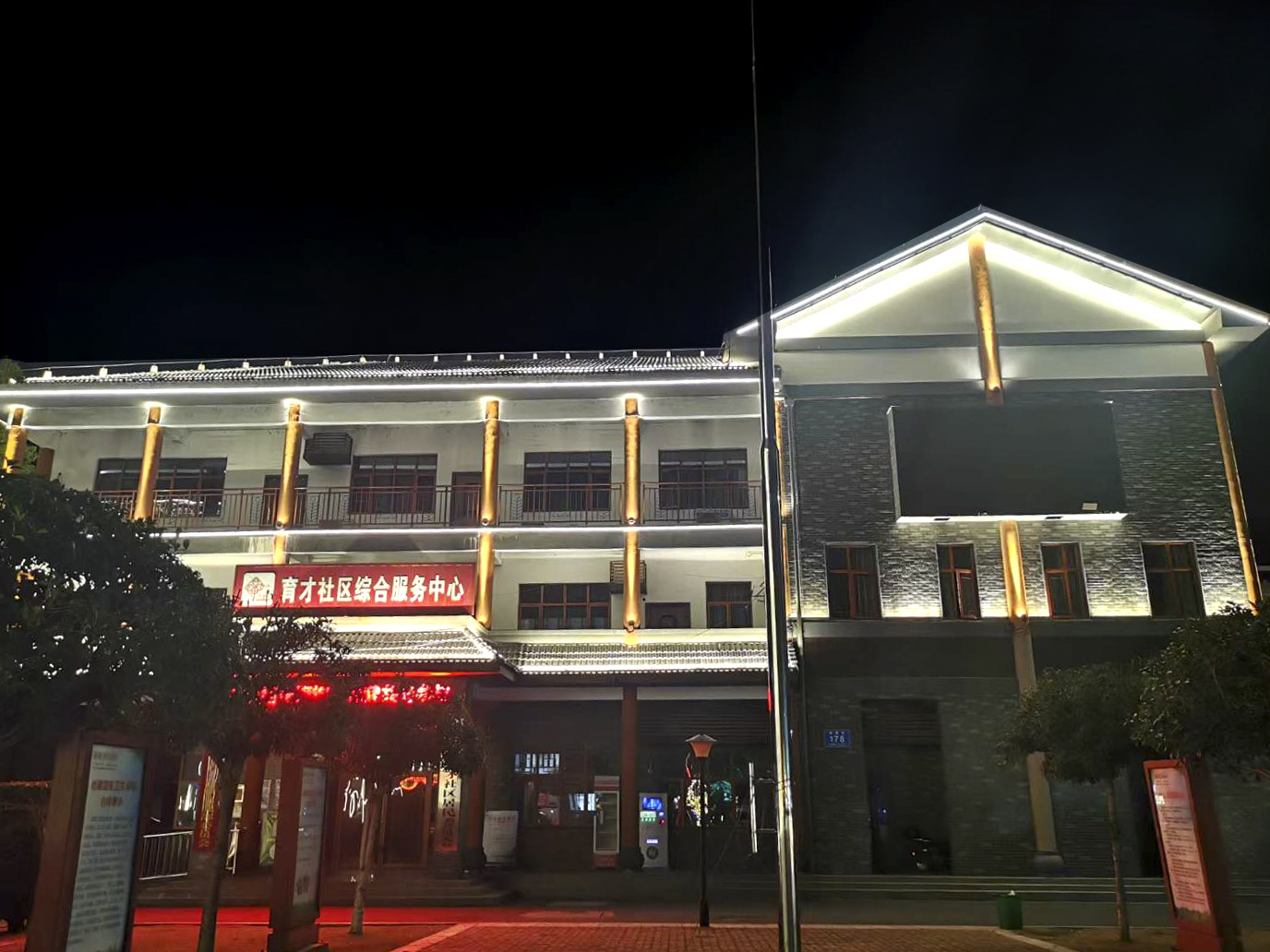 常德西洞庭工程实拍，洗墙灯，投光灯，点光源2.jpg